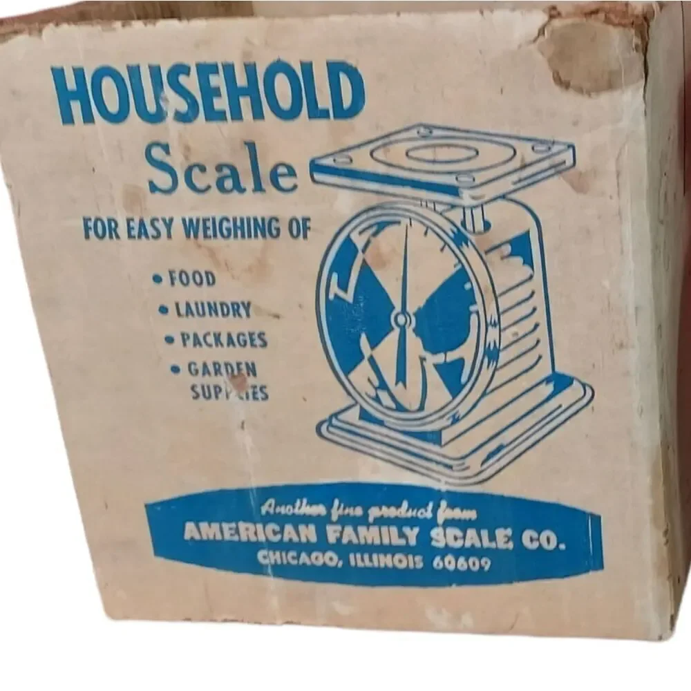 Vintage '60s household scale, in  original box